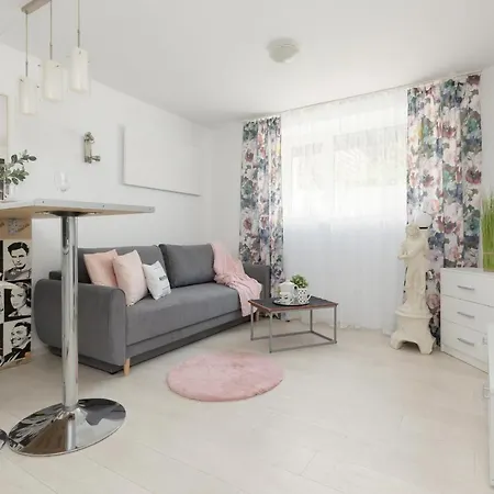 Apartment Affordable Underground Near Pge Narodowy By Renters Warschau